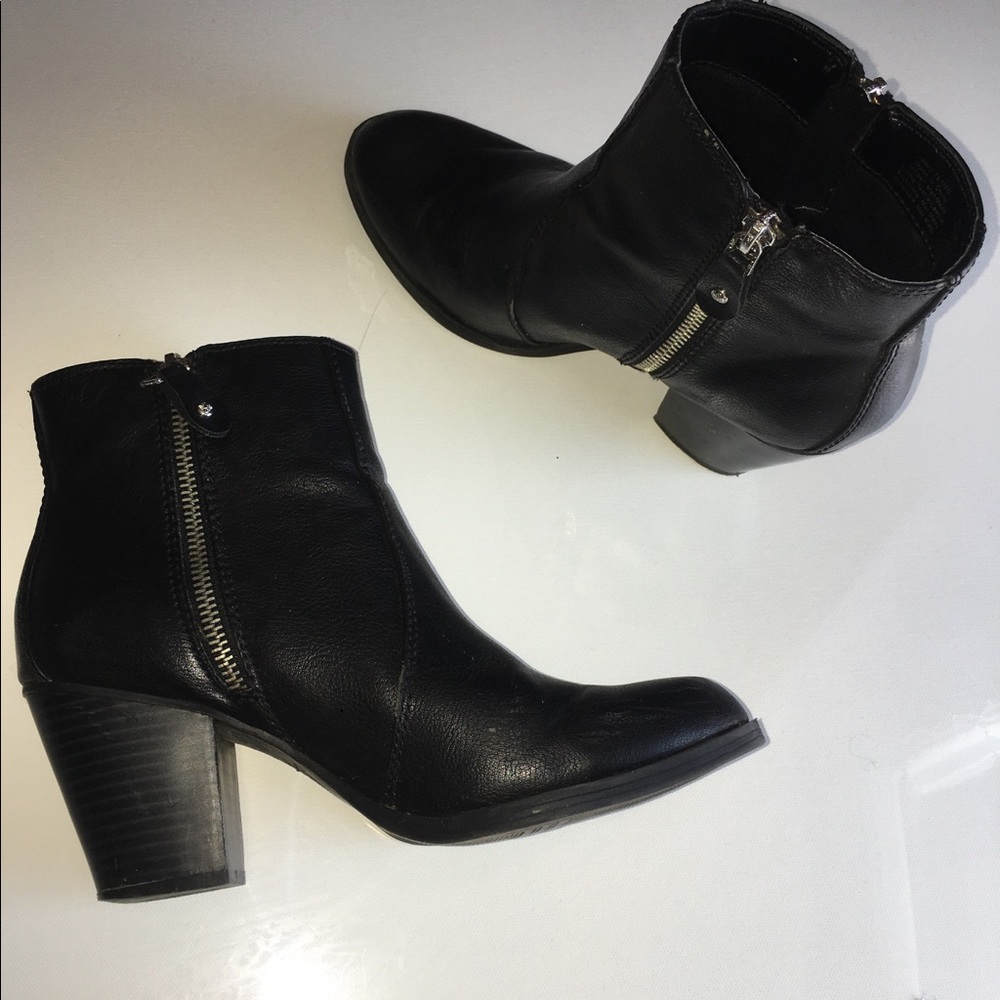 Simply Vera Black Booties